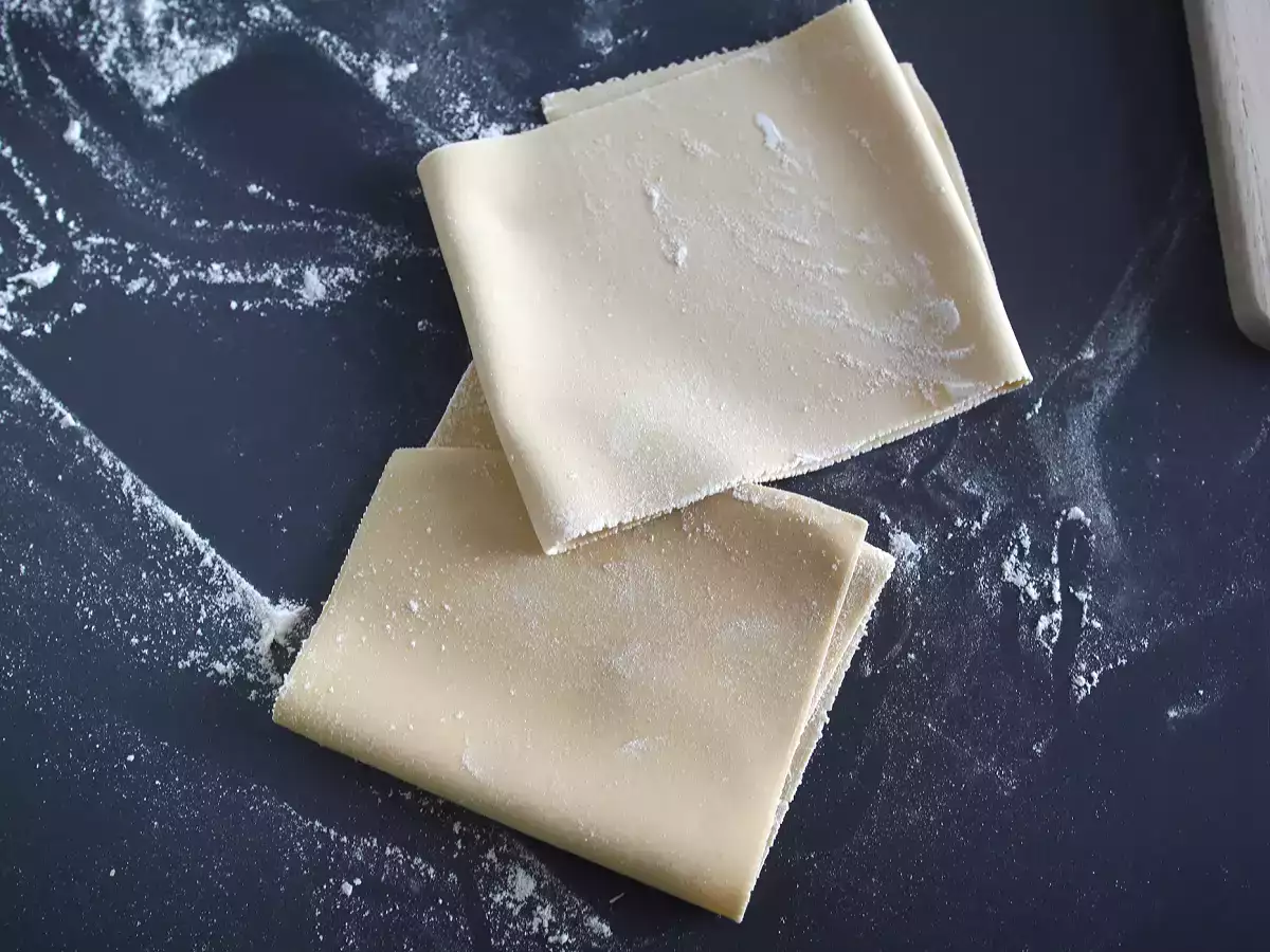 Lazanya için yumurtalı makarna nasıl hazırlanır - fotoğraf 4