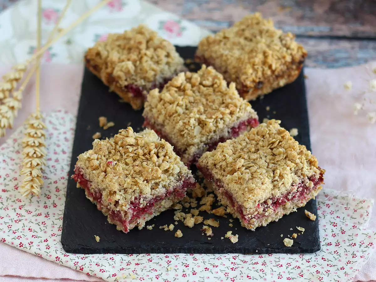 Lezzetli Ahududulu Crumble Kek: Çıtır ve Yumuşak