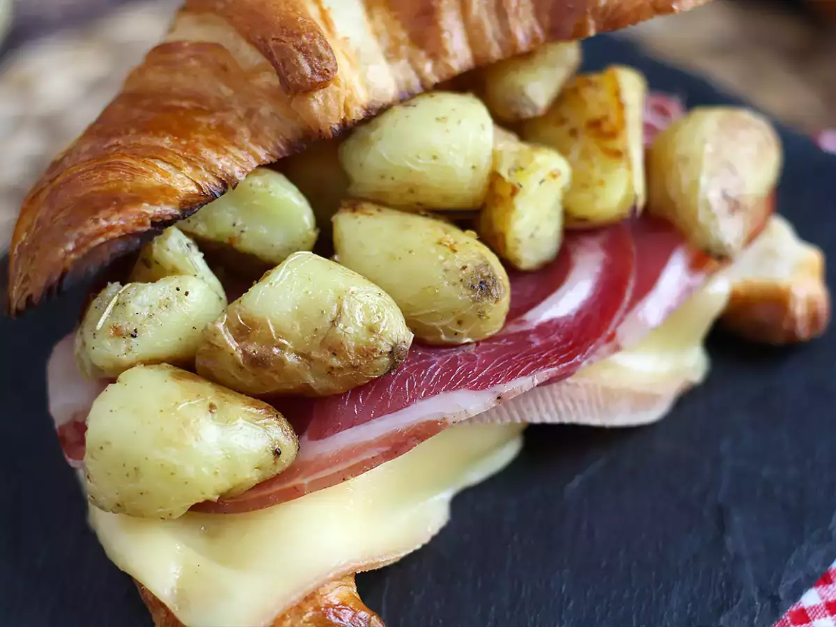 Lezzetli bir brunch için Raclette kruvasan sandviç! - fotoğraf 3
