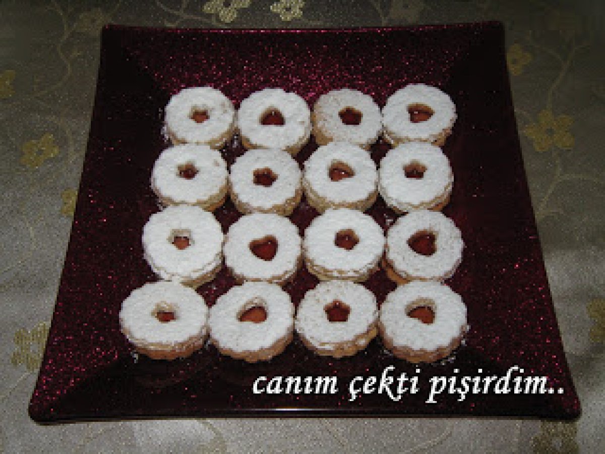 LİNZER KURABİYESİ