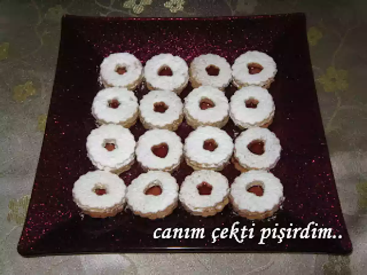 LİNZER KURABİYESİ