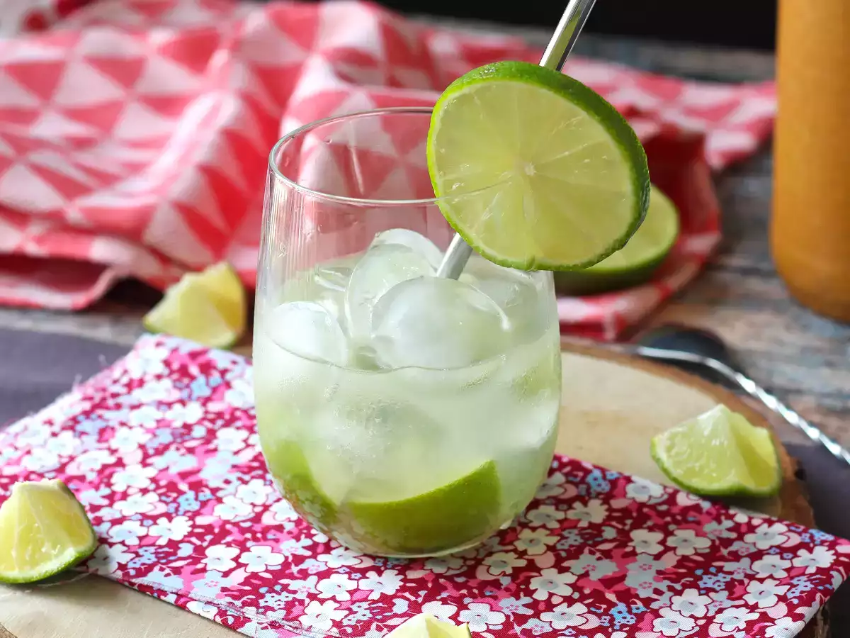 Limonlu Caipirinha: Kokteyl çalkalayıcı olmadan yapımı kolay Brezilya içeceği - fotoğraf 2