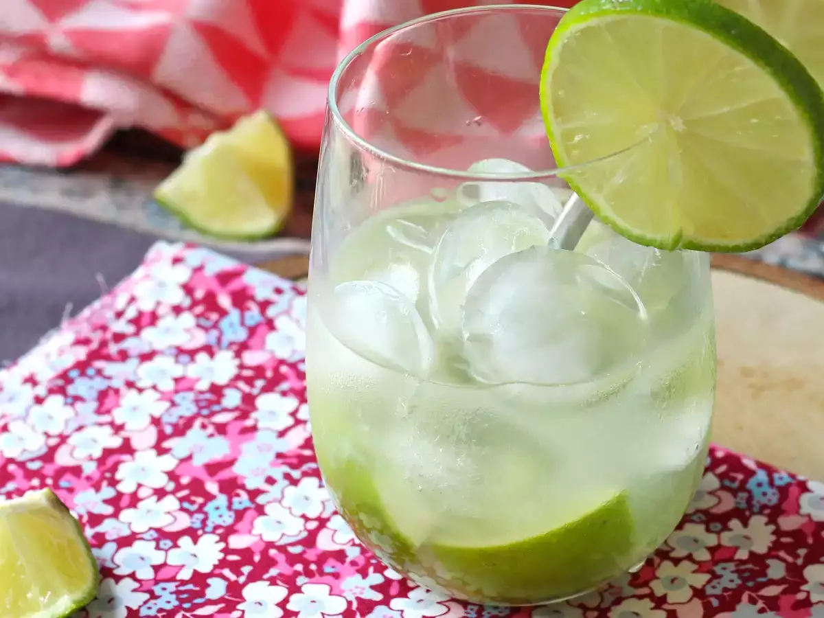 Limonlu Caipirinha: Kokteyl çalkalayıcı olmadan yapımı kolay Brezilya içeceği - fotoğraf 4