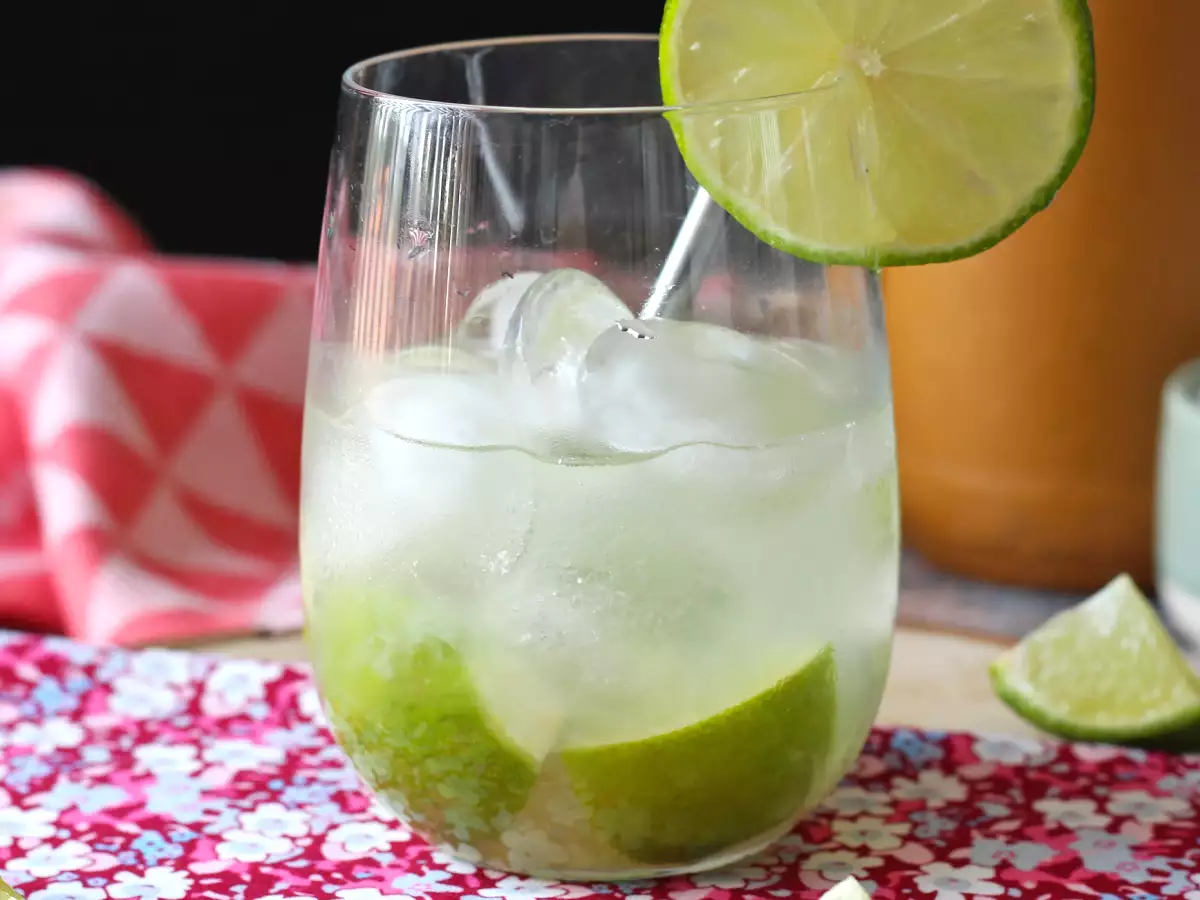 Limonlu Caipirinha: Kokteyl çalkalayıcı olmadan yapımı kolay Brezilya içeceği - fotoğraf 5