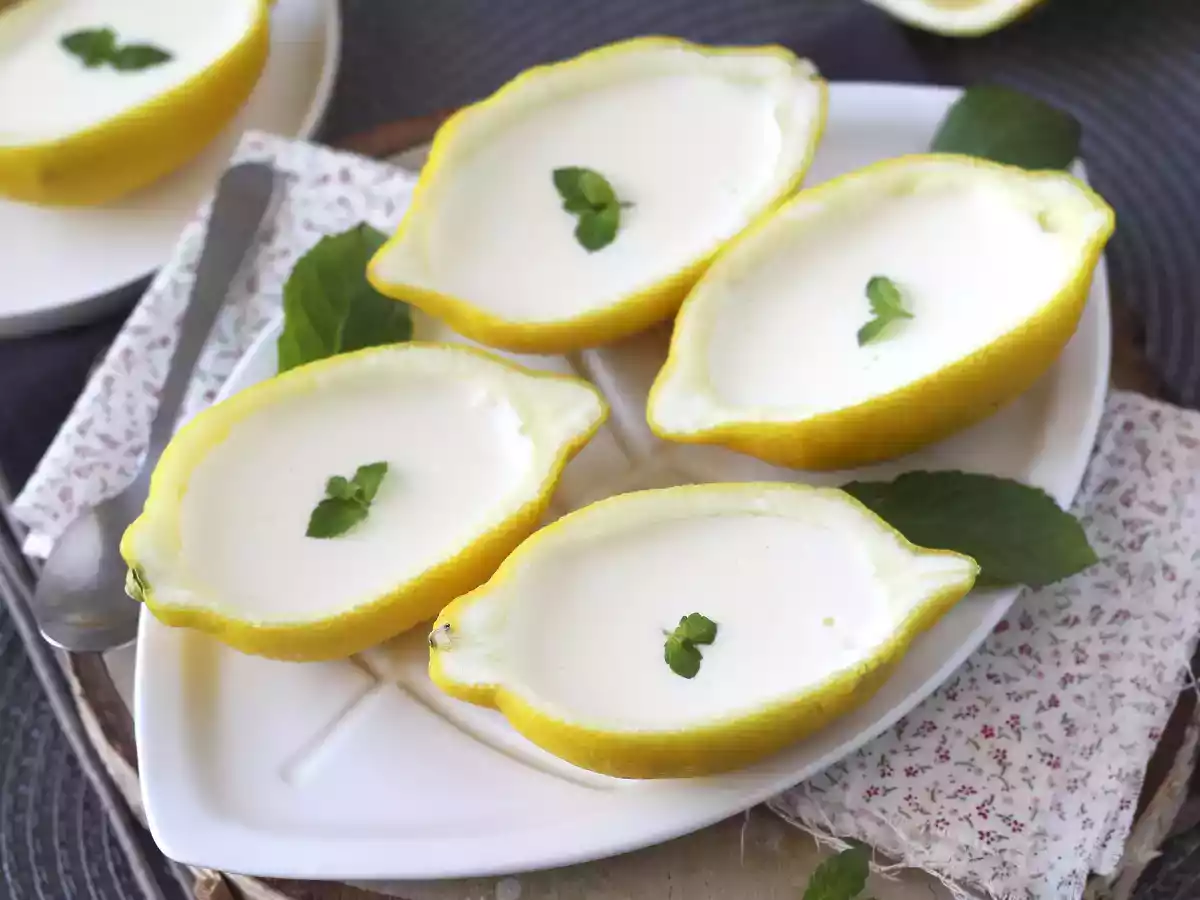 Limonlu Posset, fırında pişmeyen limonlu tatlıya bayılacaksınız