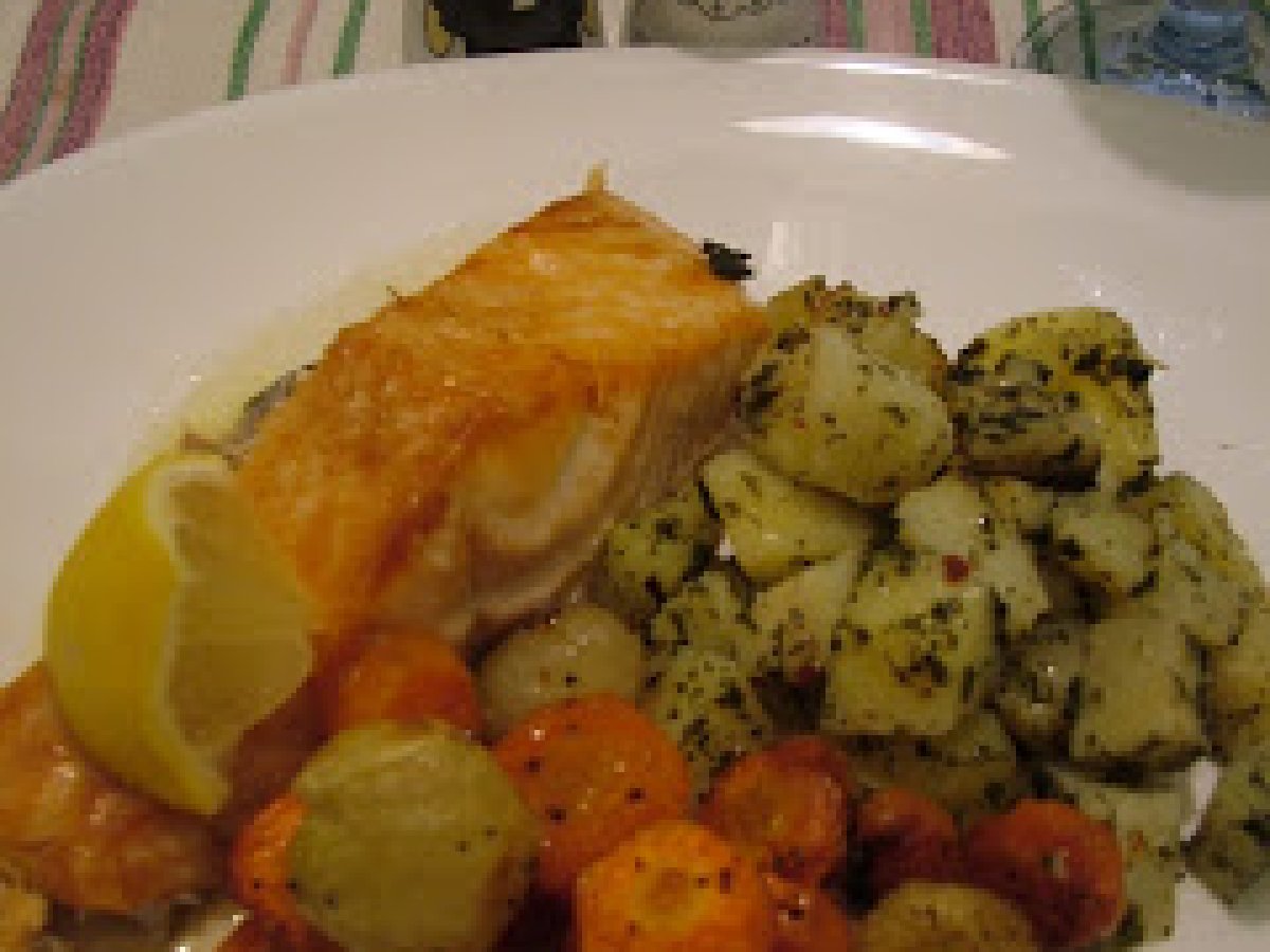Limonlu somon ve patates bohçası