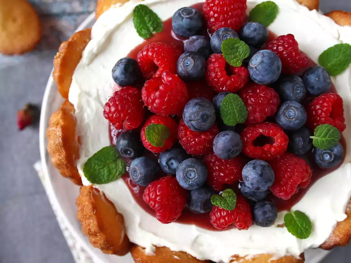 Madlen ile kırmızı meyveli charlotte - fotoğraf 2