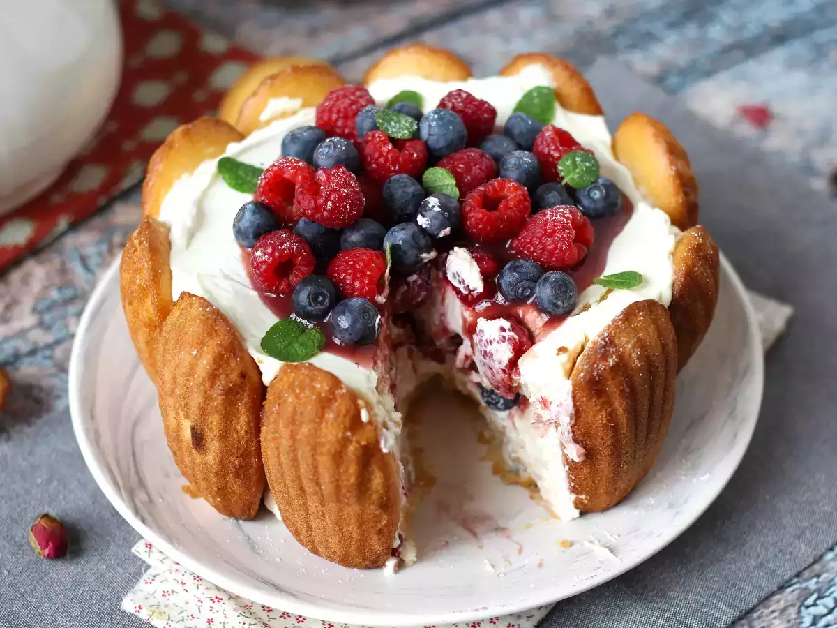 Madlen ile kırmızı meyveli charlotte - fotoğraf 8