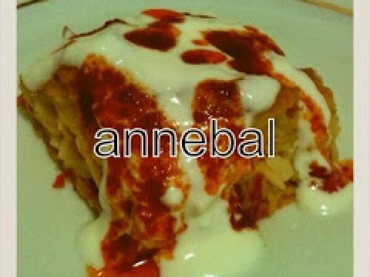 Makarnalı kıymalı börek