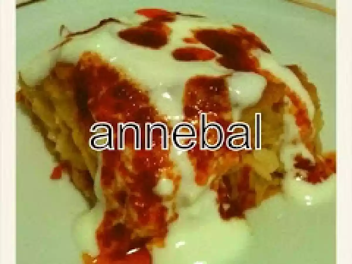 Makarnalı kıymalı börek