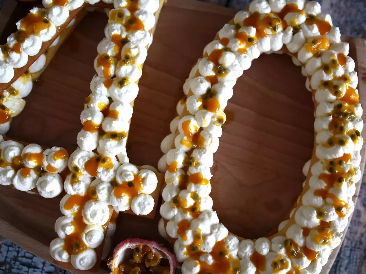 Mango ve çarkıfelek meyveli egzotik sayı pastası - fotoğraf 2