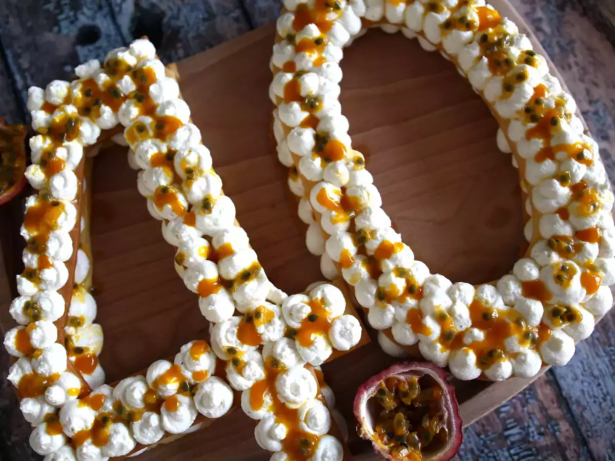 Mango ve çarkıfelek meyveli egzotik sayı pastası - fotoğraf 3