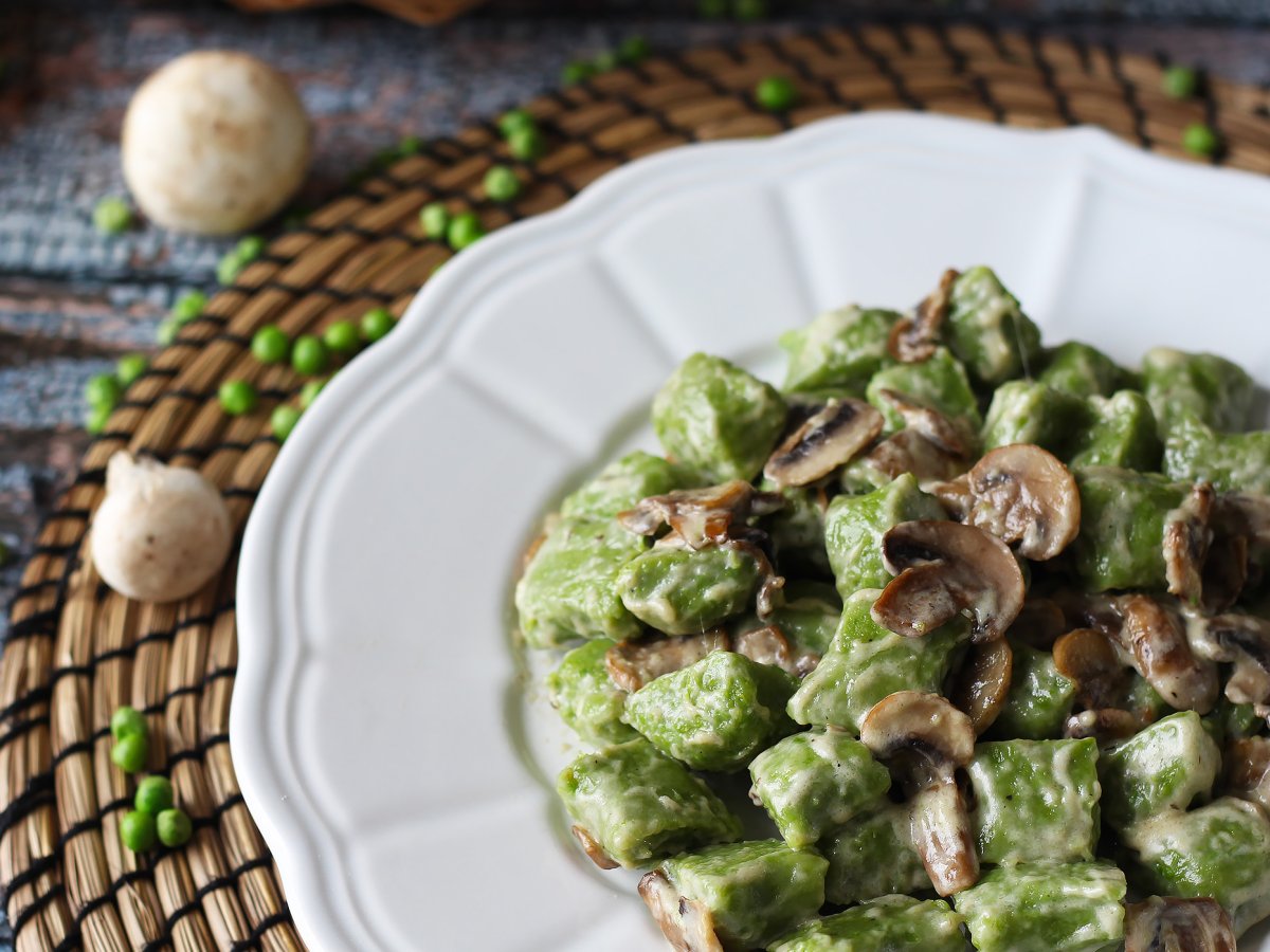 Mantar soslu bezelye gnocchi - fotoğraf 2