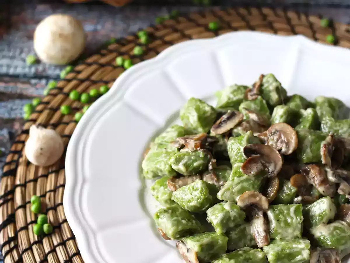 Mantar soslu bezelye gnocchi - fotoğraf 2