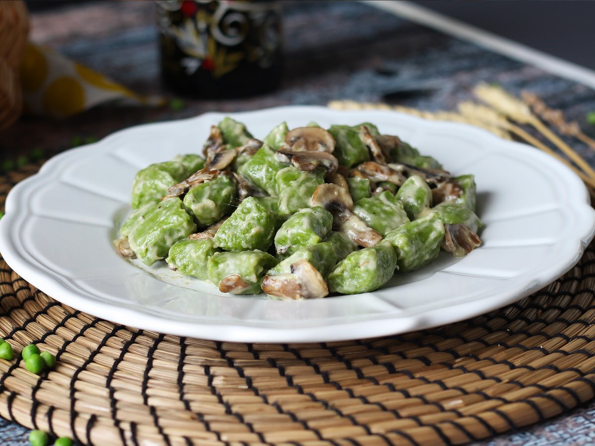 Mantar soslu bezelye gnocchi - fotoğraf 3