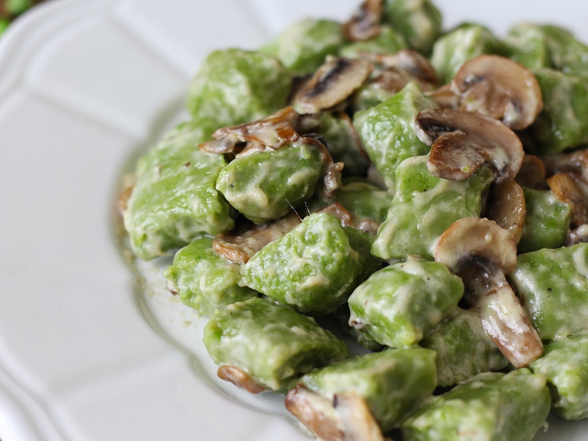 Mantar soslu bezelye gnocchi - fotoğraf 5