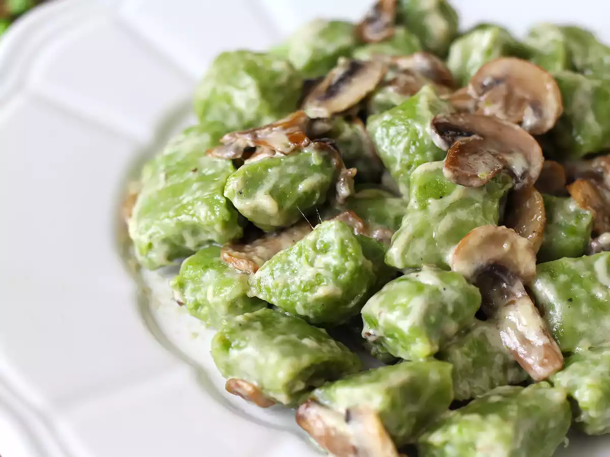 Mantar soslu bezelye gnocchi - fotoğraf 5
