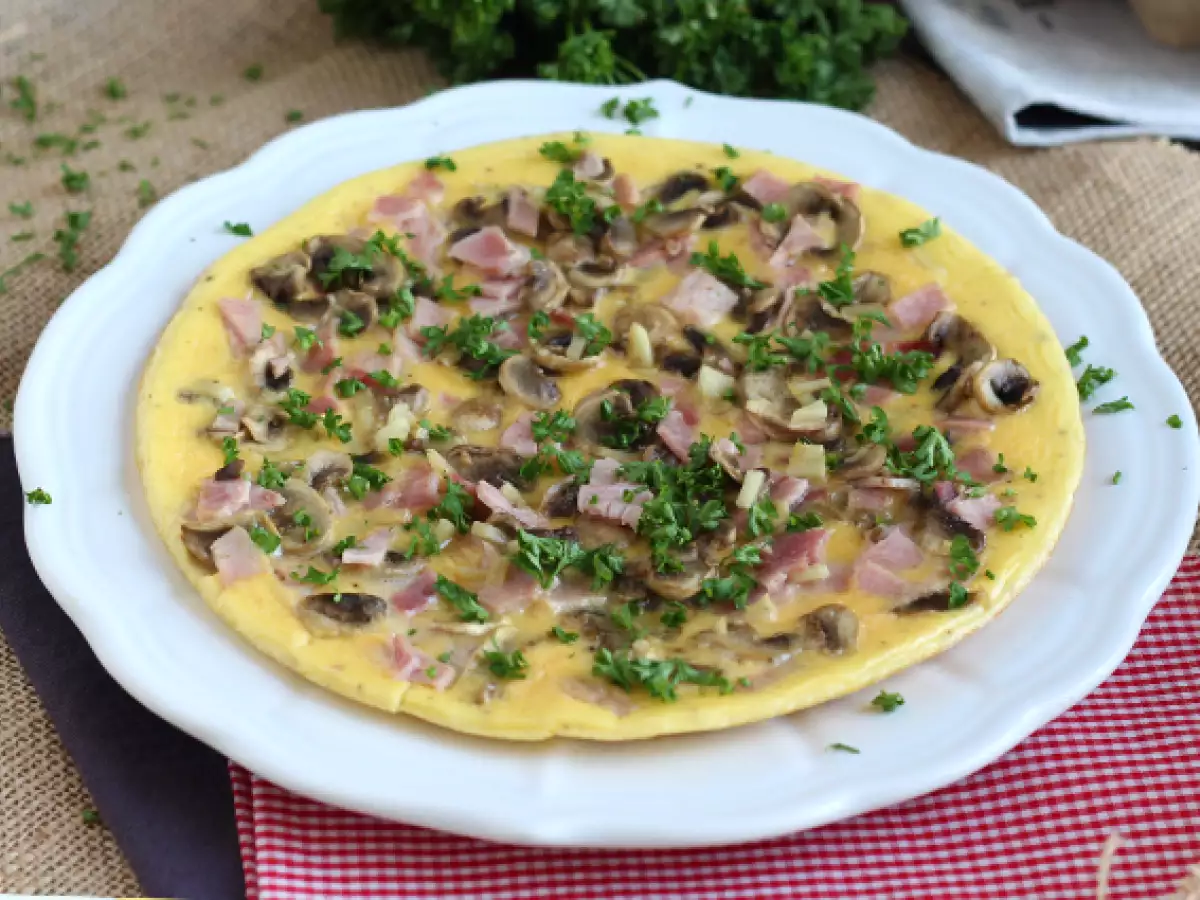 Mantarlı, Jambonlu ve Maydanozlu Pratik Omlet