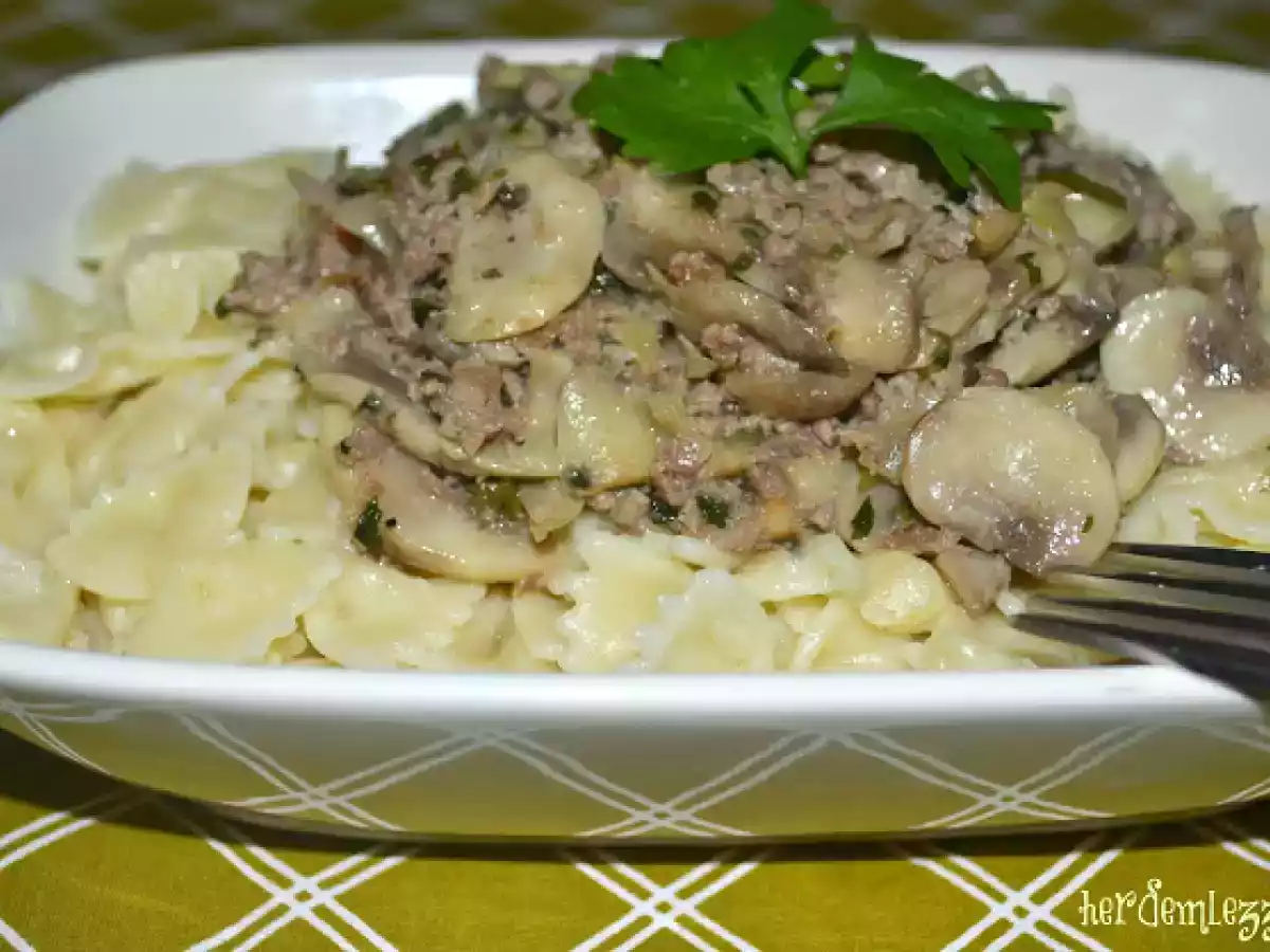 MANTARLI KIYMALI (KREMALI) MAKARNA
