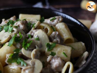 Mantarlı ve sosisli kremalı makarna - fotoğraf 5