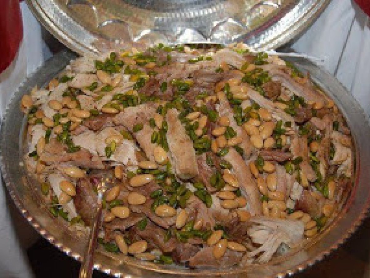 Maraş usulu fıstıklı, tavuklu, bademli pirinç pilavı