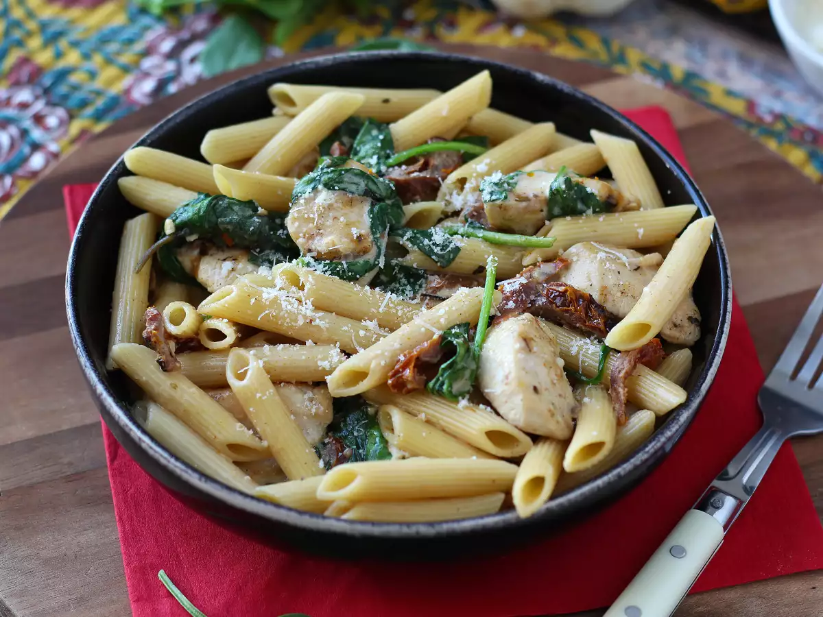 Marry Me Chicken Pasta: tavuk, kurutulmuş domates ve parmesan peynirli kremalı makarna - fotoğraf 2