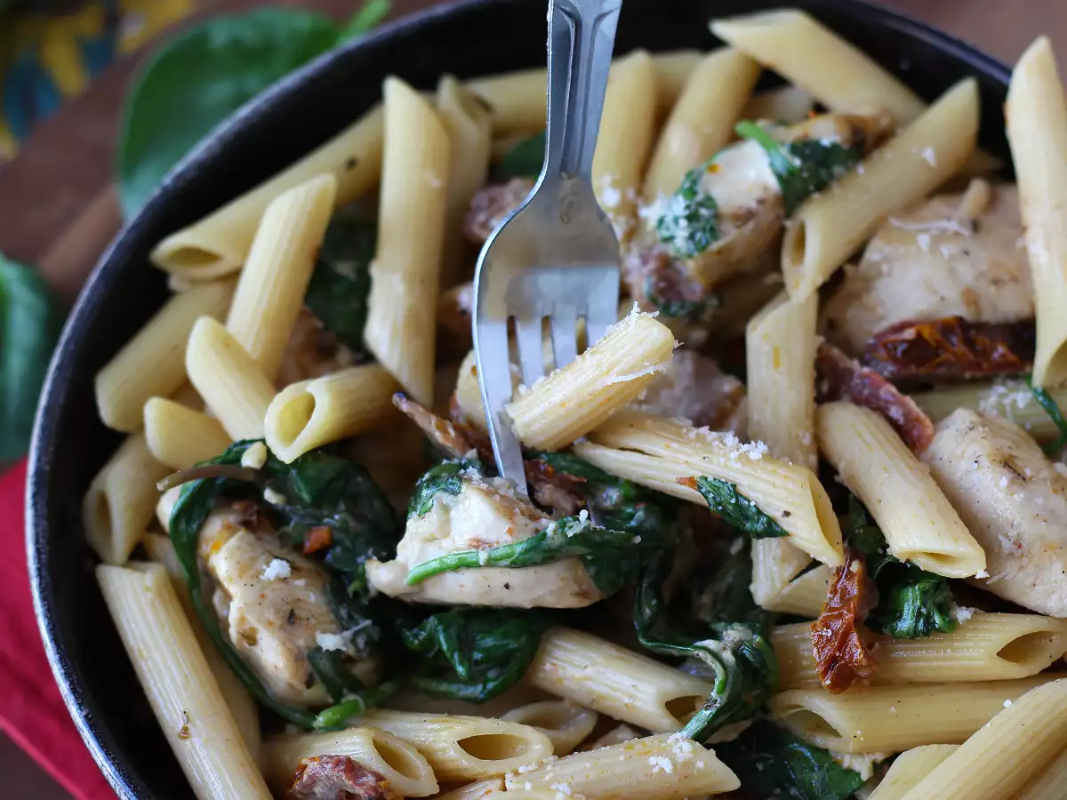 Marry Me Chicken Pasta: tavuk, kurutulmuş domates ve parmesan peynirli kremalı makarna - fotoğraf 6