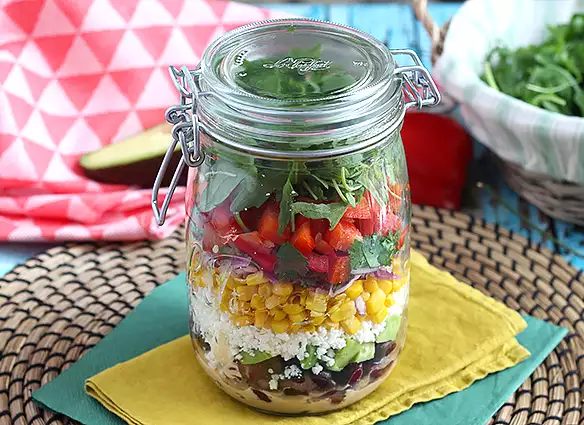 Meksika salatası kavanozları