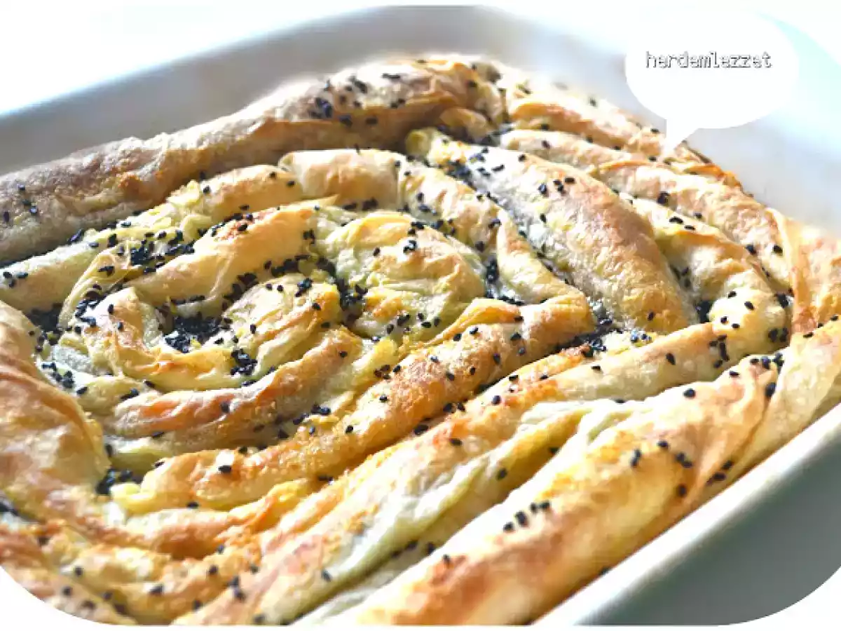 MERCİMEKLİ KIYMALI BÖREK