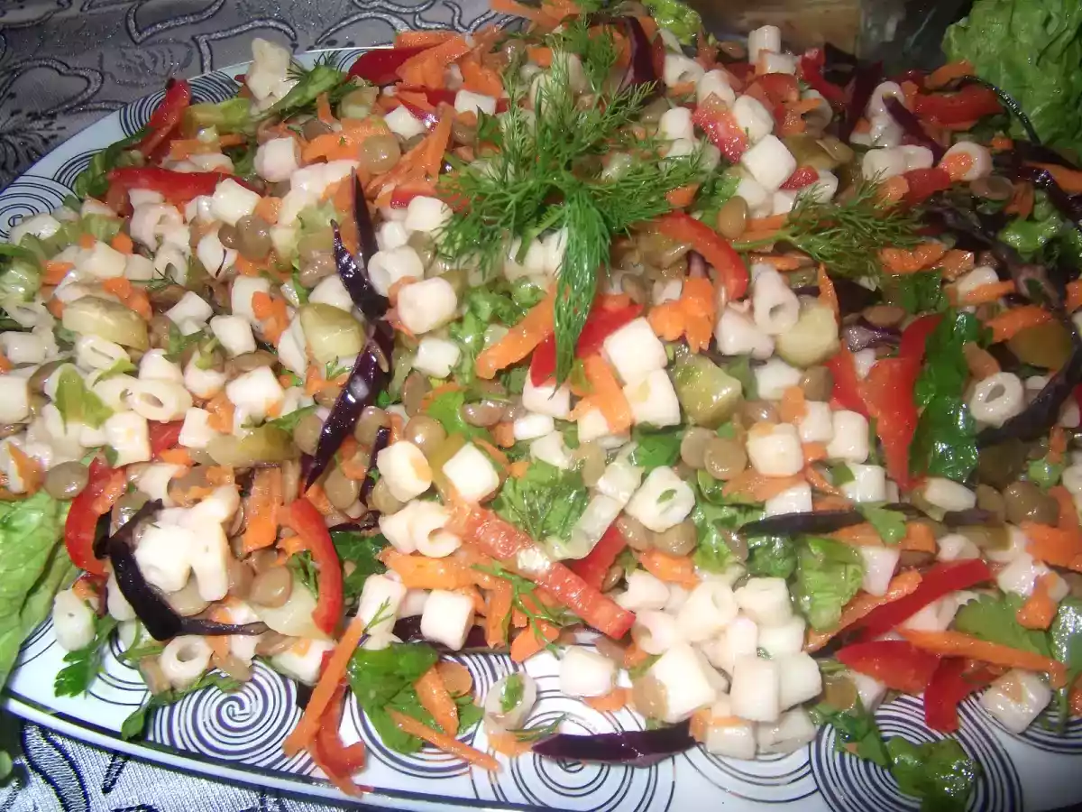 Mercimekli makarna salatası