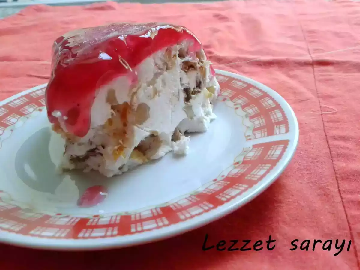 Meyve Soslu Kuru Meyvalı Parfe