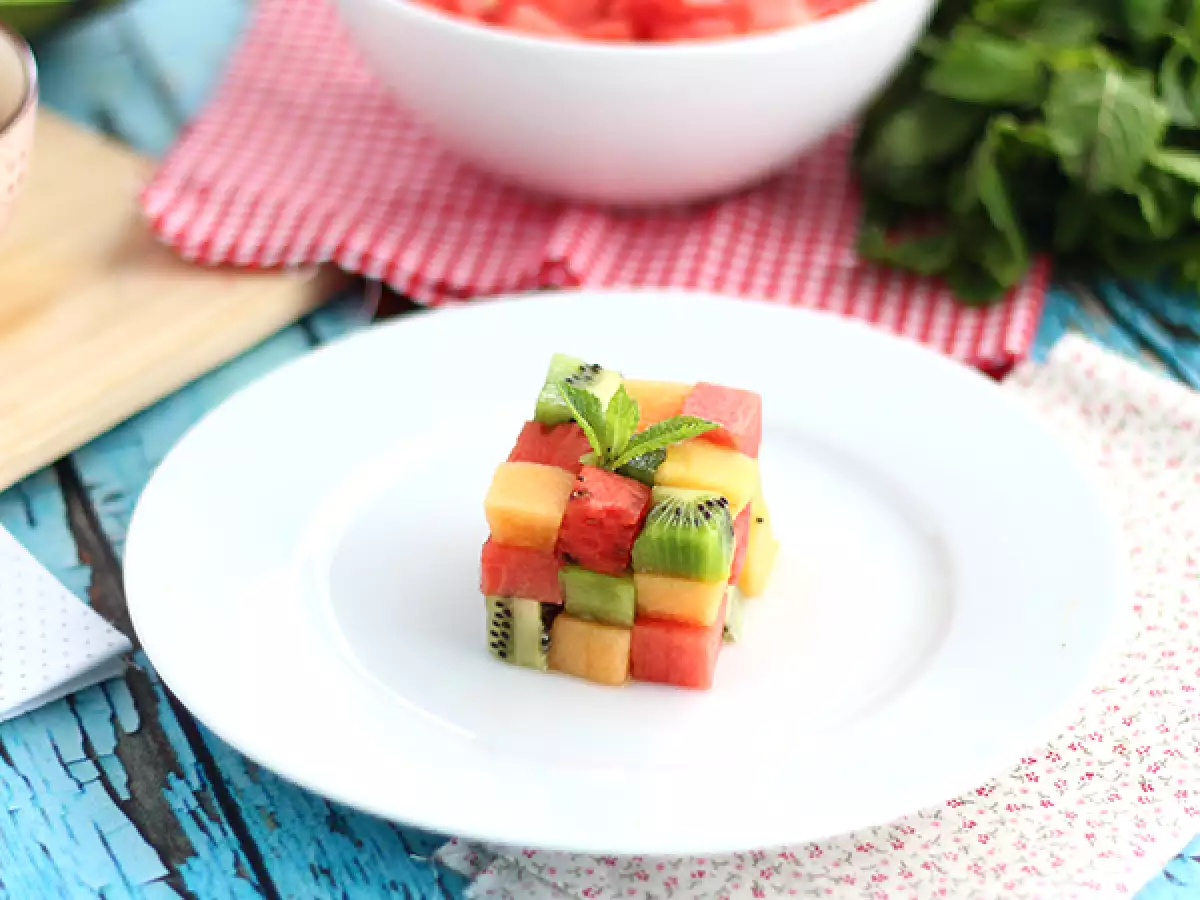 Meyveli Rubik Küpü: Tasarım Meyve Salatası Tarifi - fotoğraf 3