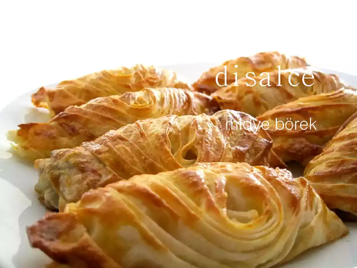 MİDYE BÖREK-PORSİYONLUK BÜZGÜLÜ BÖREK