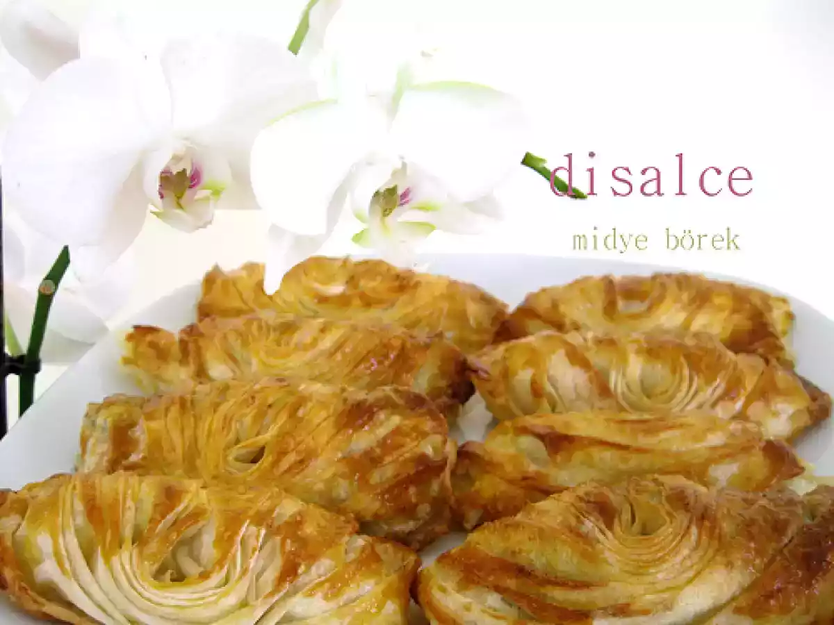 MİDYE BÖREK-PORSİYONLUK BÜZGÜLÜ BÖREK - fotoğraf 2