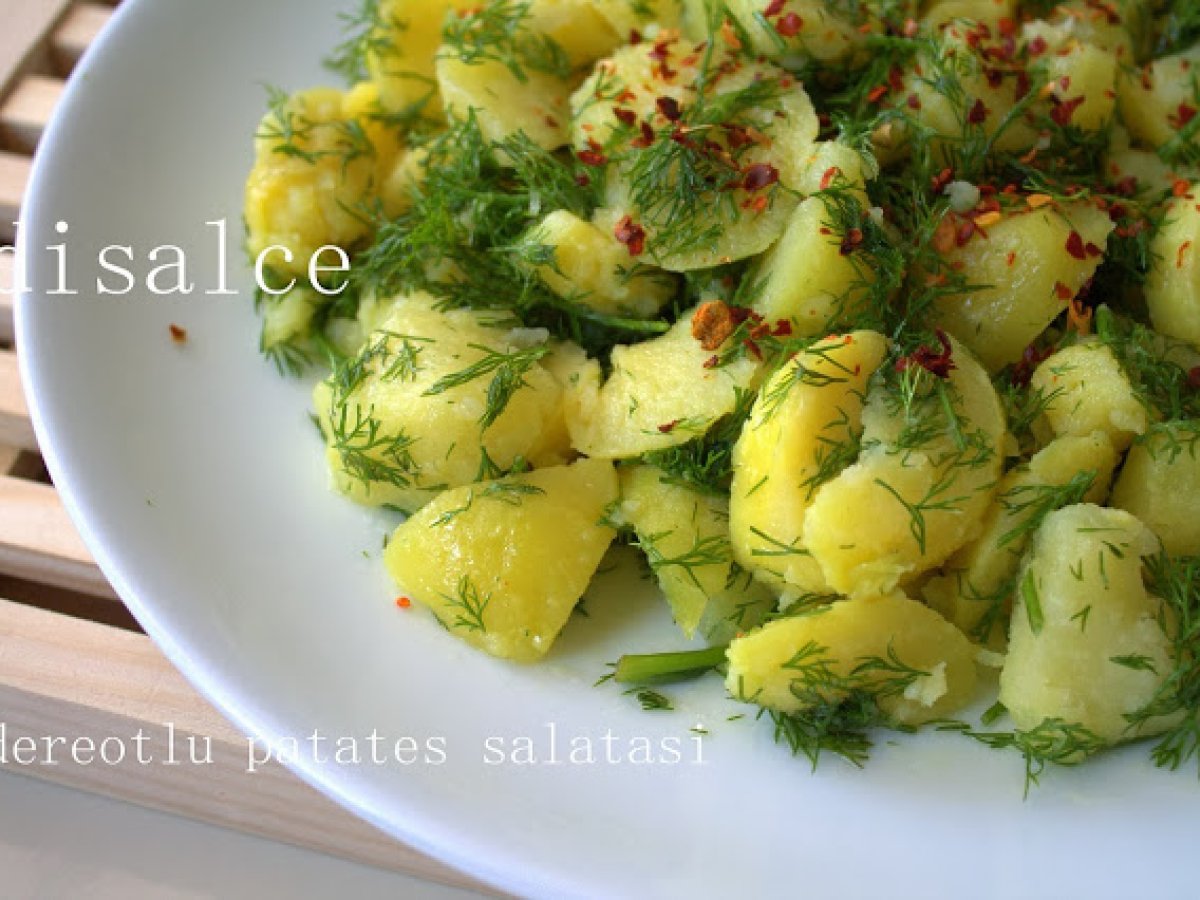 MİKRODALGADA PATATES KÖZLEMESİ VE DEREOTLU PATATES SALATASI