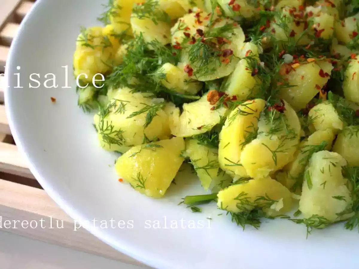 MİKRODALGADA PATATES KÖZLEMESİ VE DEREOTLU PATATES SALATASI