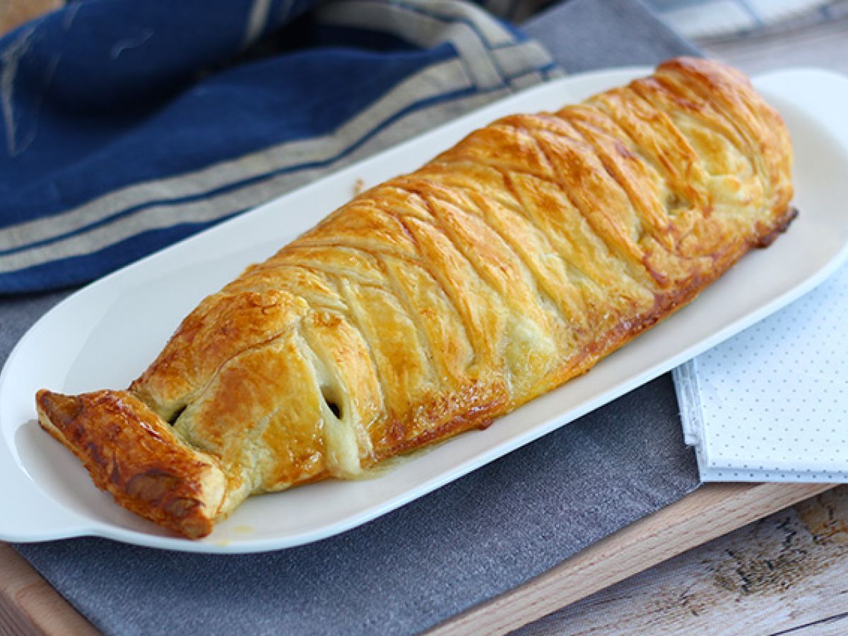 Milföy hamurunda ıspanak ve mozzarella peynirli balık