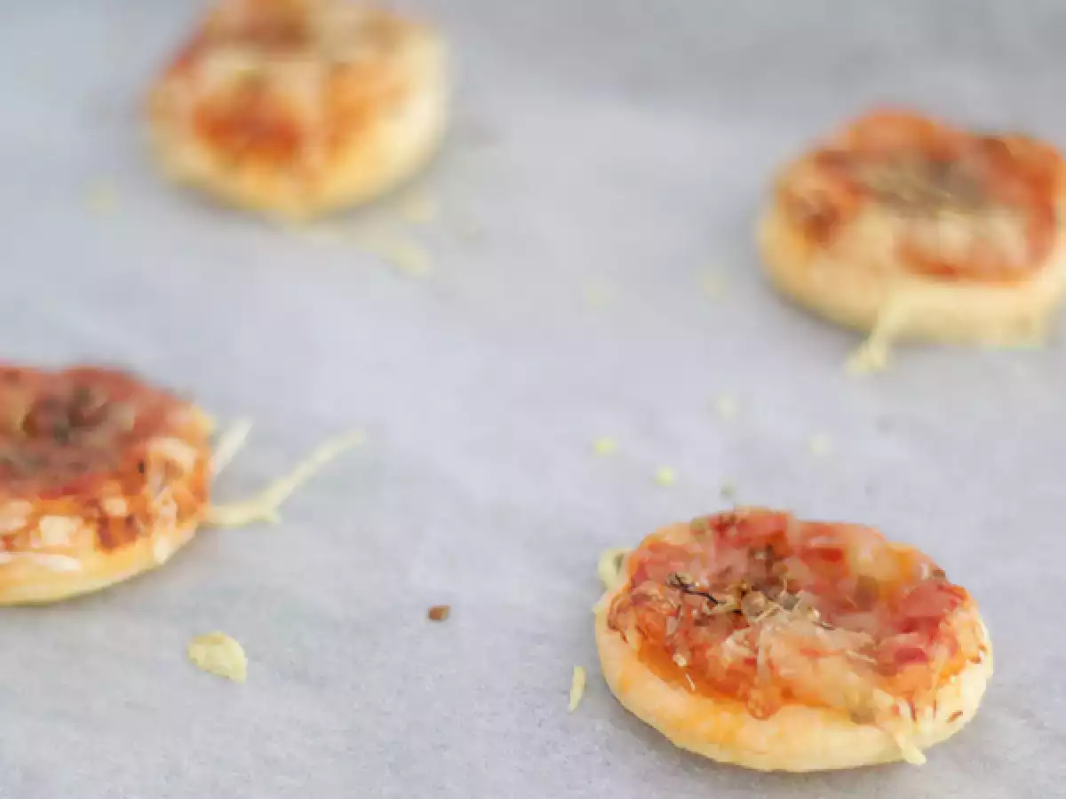 Milföy Hamurundan Mini Pizzalar