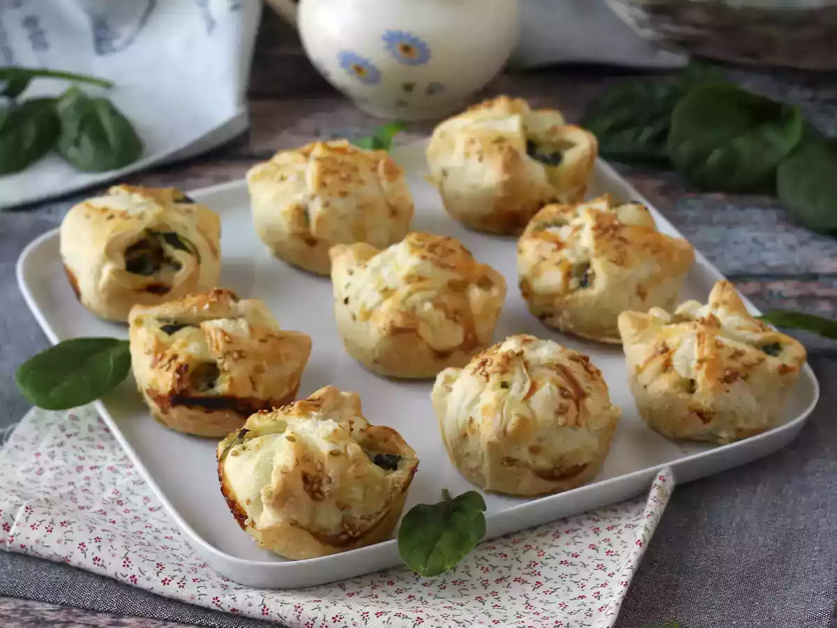 Mini ıspanaklı ve keçi peynirli puf börekleri