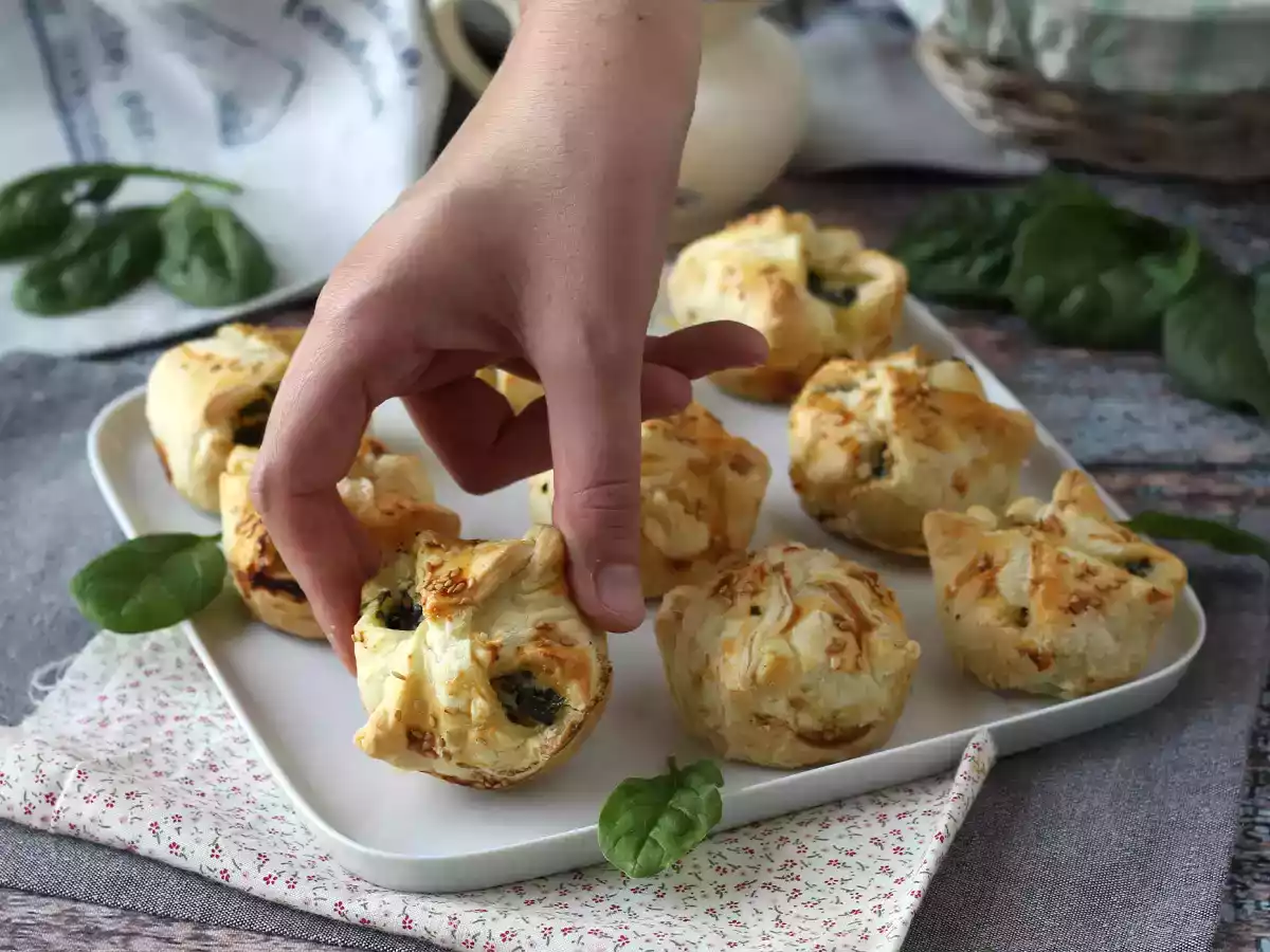 Mini ıspanaklı ve keçi peynirli puf börekleri - fotoğraf 3