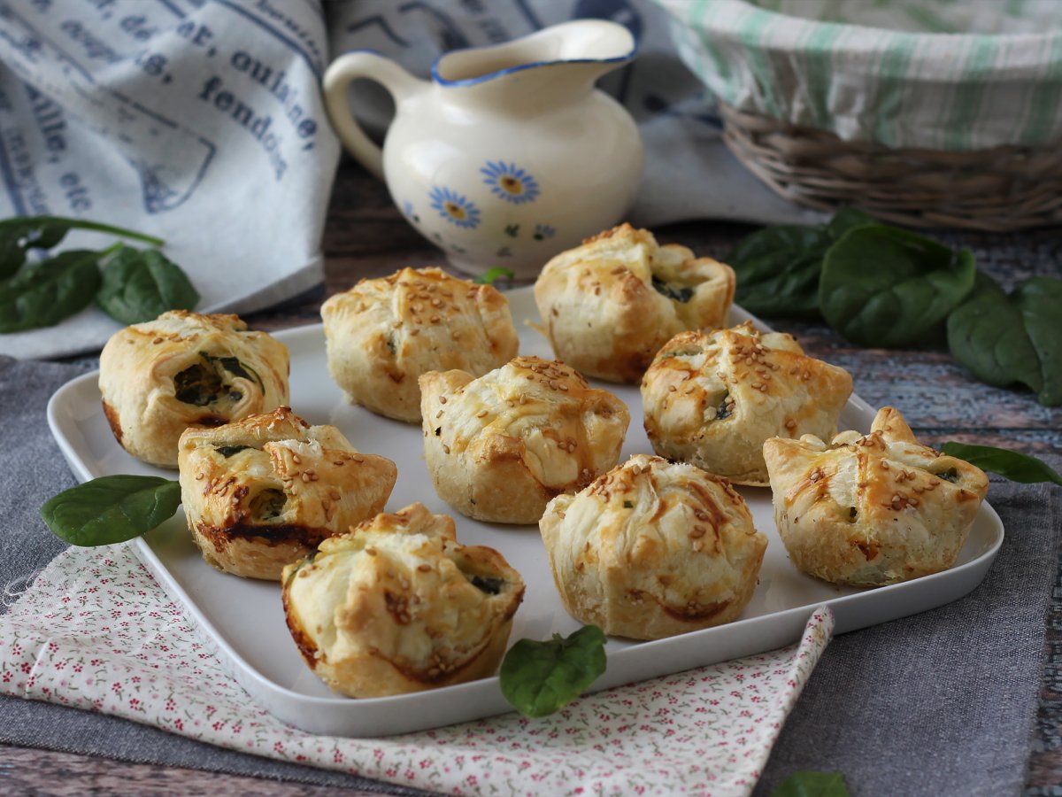 Mini ıspanaklı ve keçi peynirli puf börekleri - fotoğraf 4