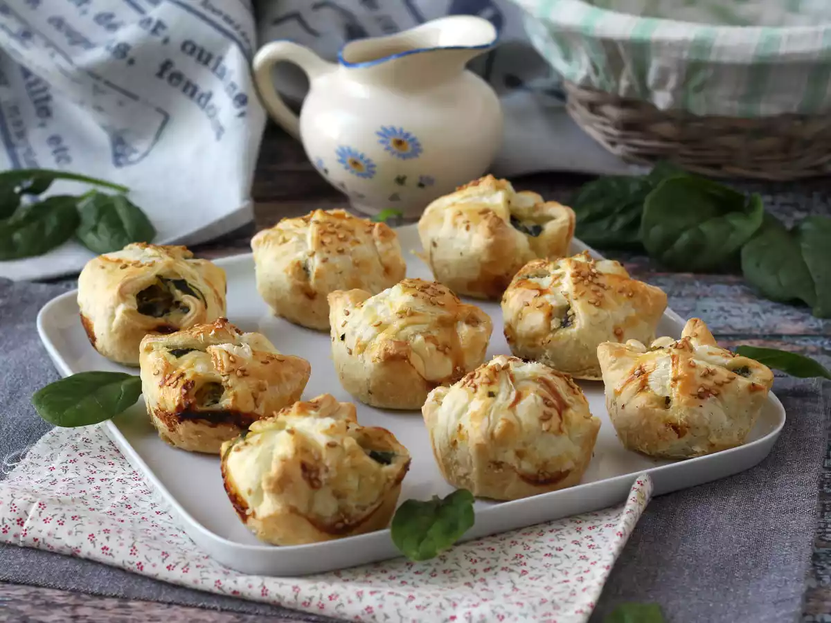 Mini ıspanaklı ve keçi peynirli puf börekleri - fotoğraf 4