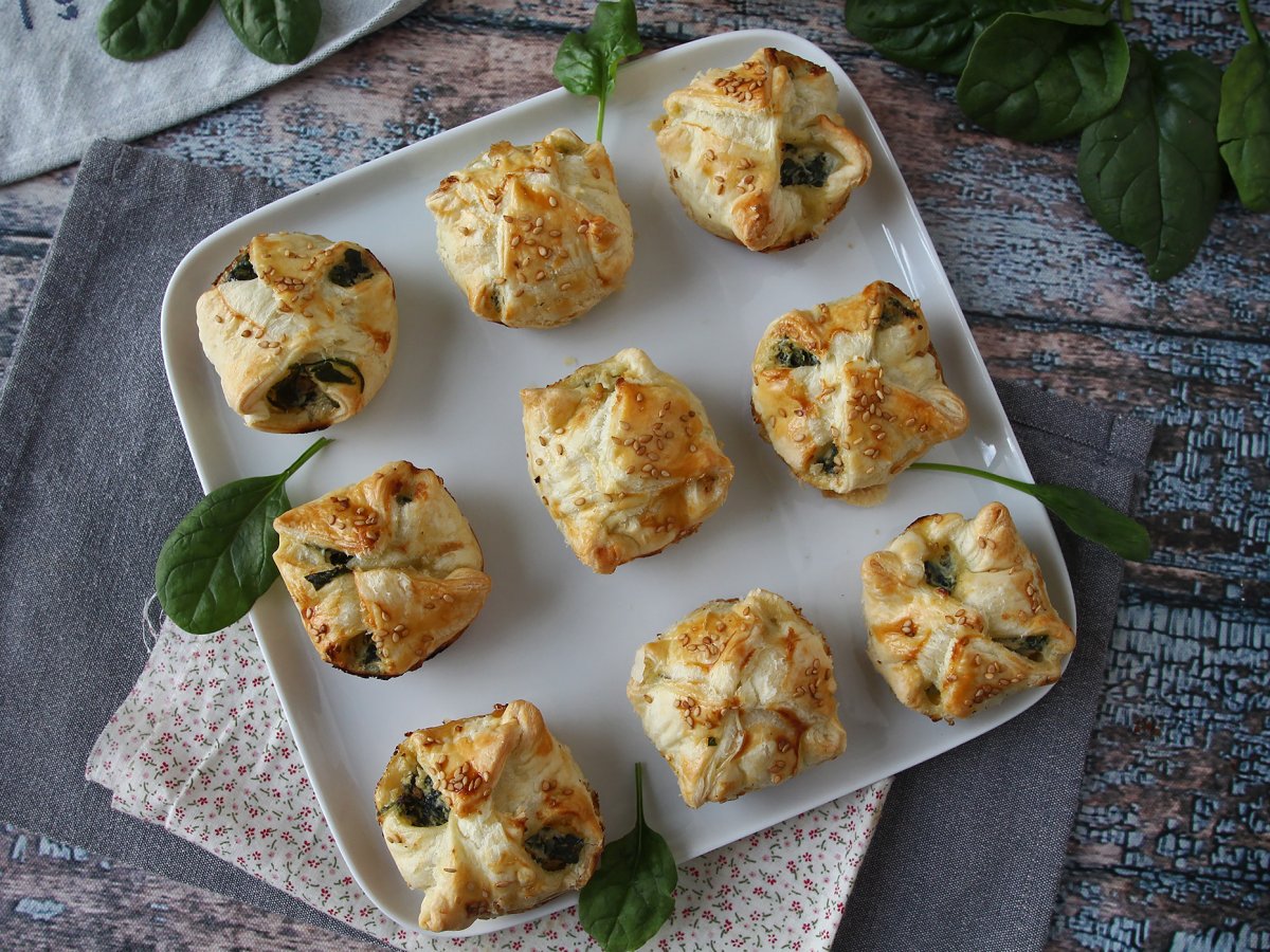 Mini ıspanaklı ve keçi peynirli puf börekleri - fotoğraf 6