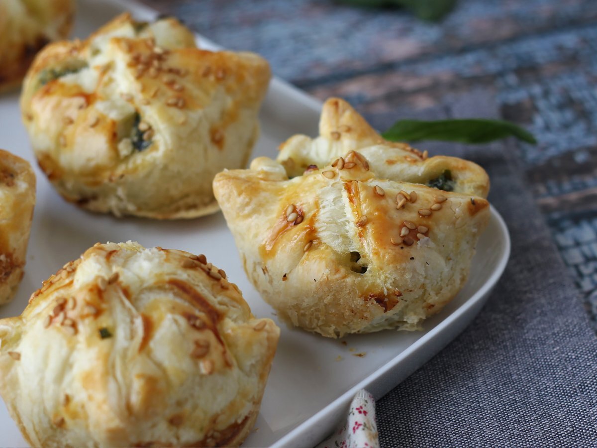 Mini ıspanaklı ve keçi peynirli puf börekleri - fotoğraf 7