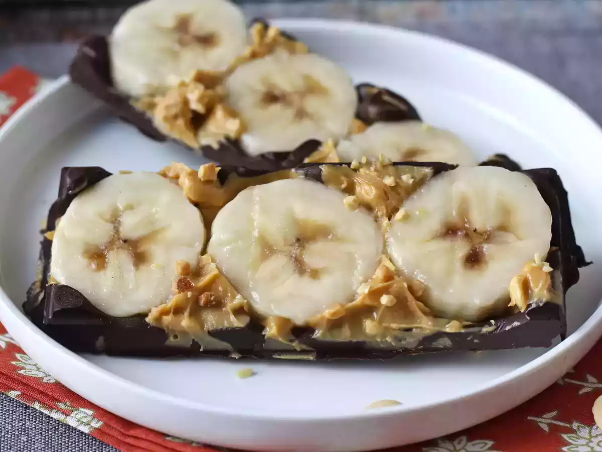 Mini muzlu, fıstık ezmeli ve çikolatalı barlar, şeker ilavesiz ultra lezzetli