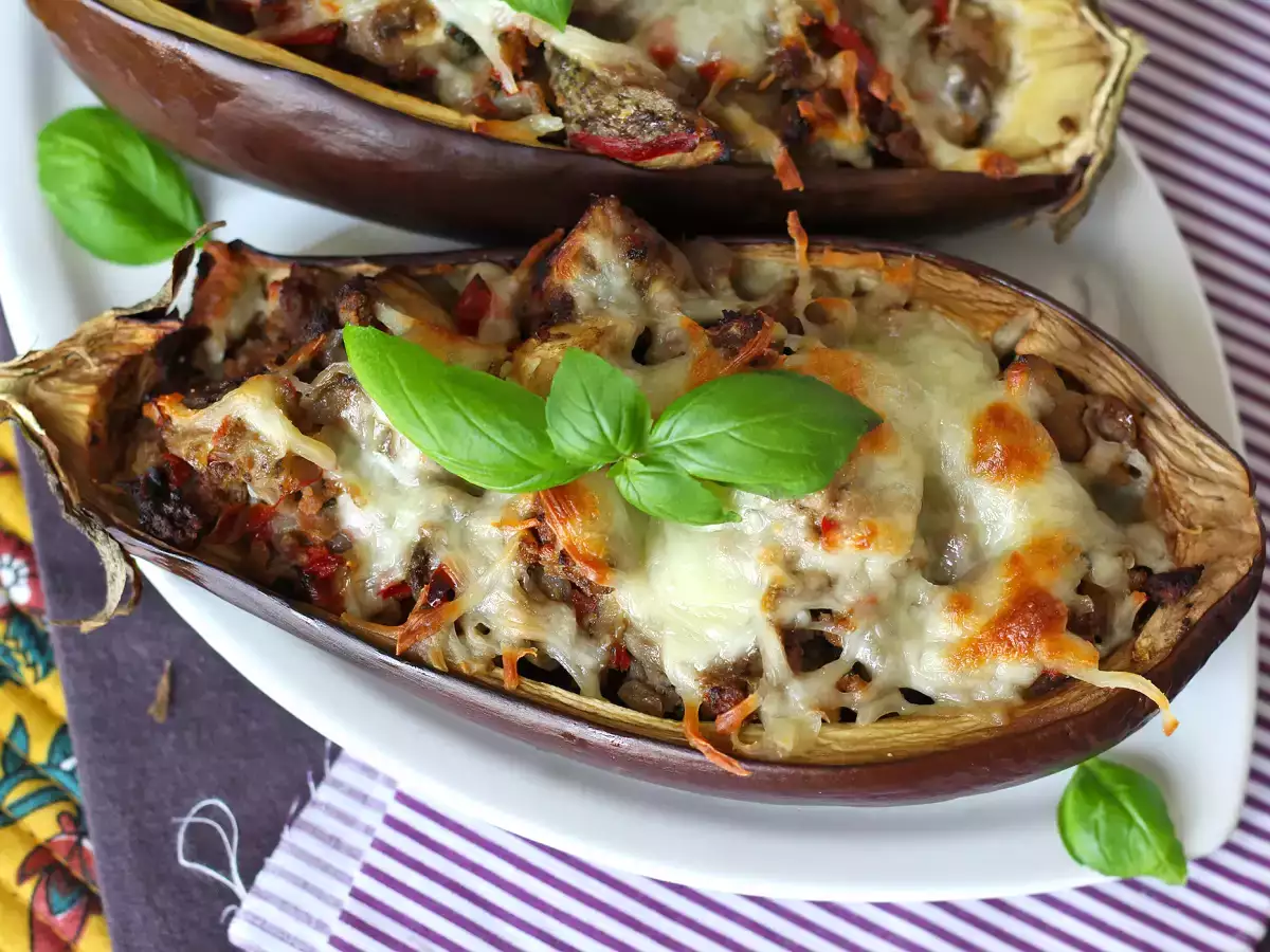 Mozzarella au gratin ile patlıcan dolması