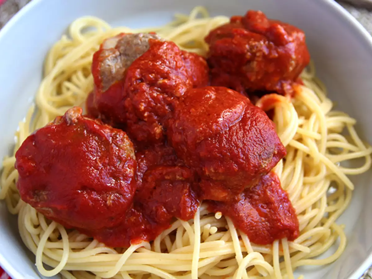 Mozzarella peyniri ile doldurulmuş dana köfte - fotoğraf 2