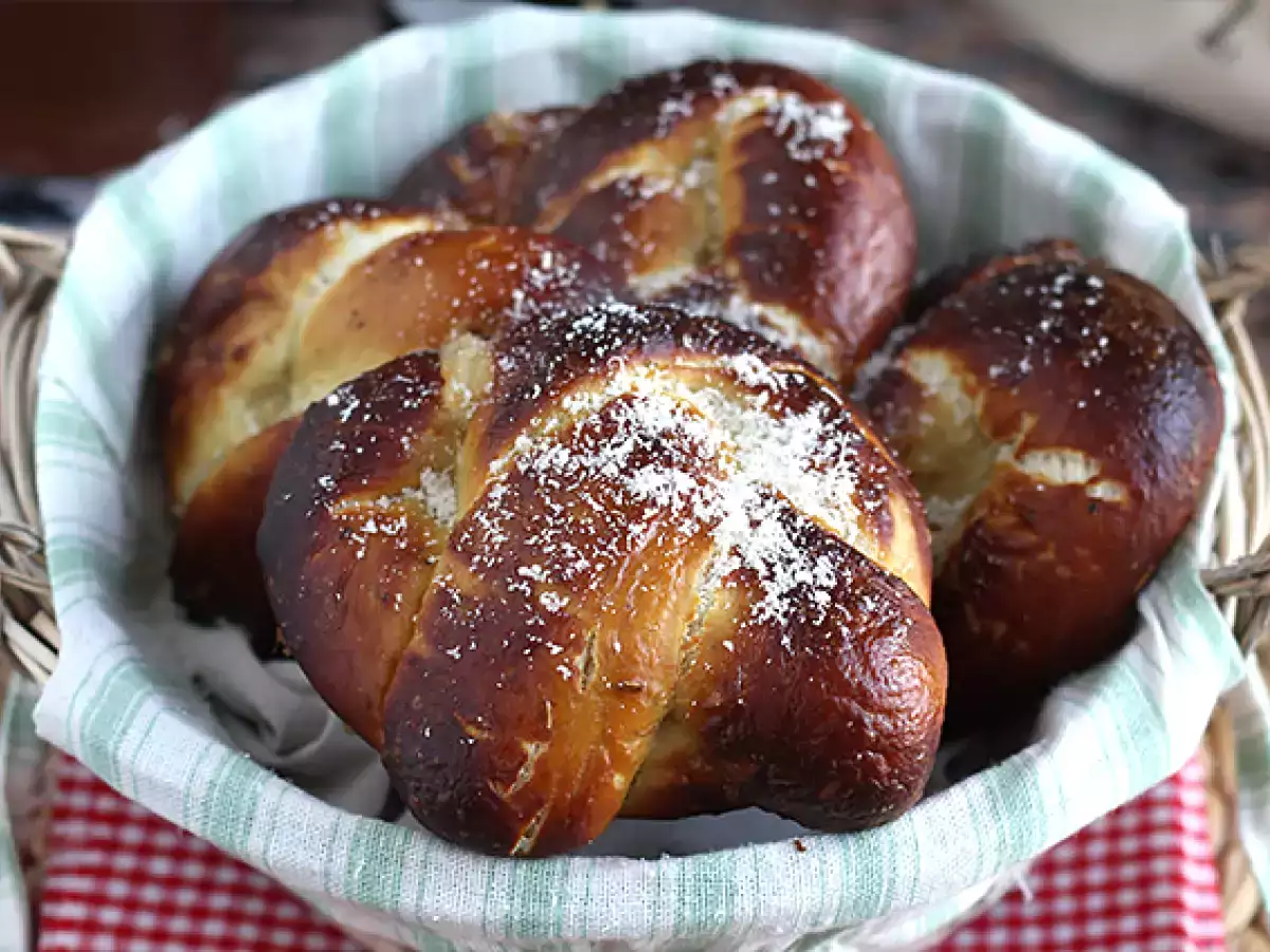 Mozzarellalı ve Biberiyeli Pretzel - fotoğraf 4
