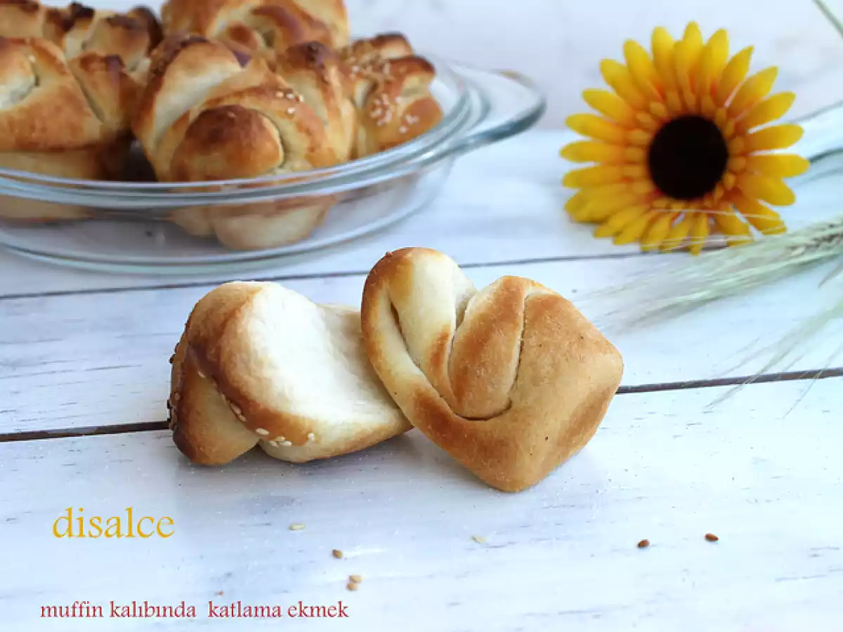 MUFFİN KALIBINDA KATLAMALI EKMEK TARİFİ