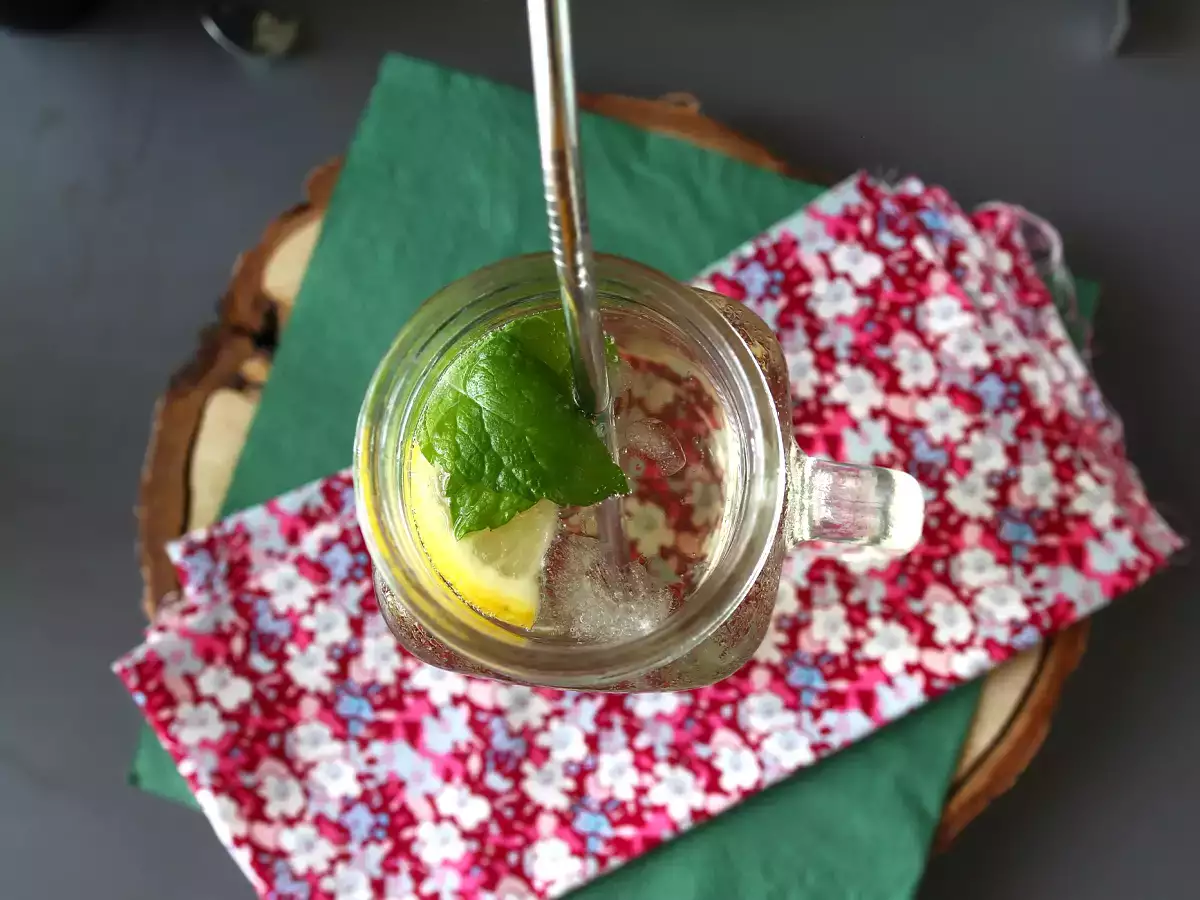 Mürver çiçeği şuruplu Hugo Spritz, taze ve tatlı bir kokteyl - fotoğraf 2